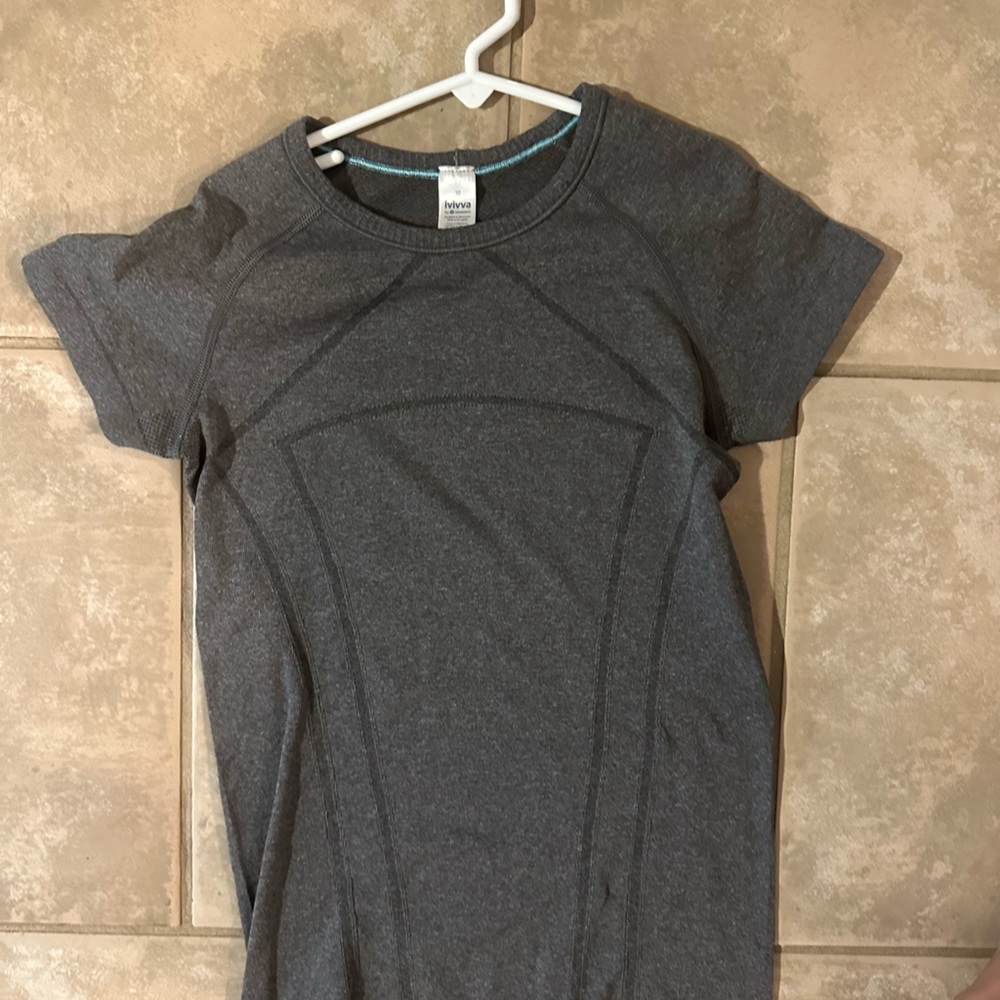 Ivivva by lululemon, fly tech SS tee, dark grey